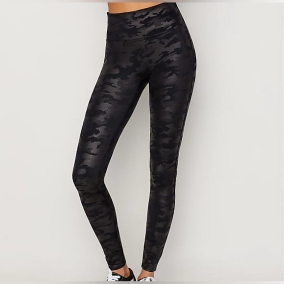 SPANX Pants - SPANX Faux Leather Camo Leggings size XS Camouflage Print
